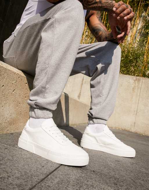 ASOS DESIGN - Sneakers in wit met grove zool