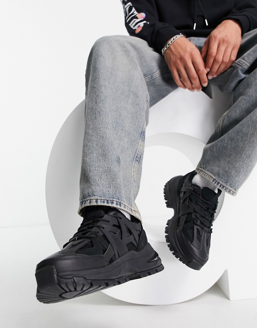 ASOS DESIGN - Sneakers med forskellige gummipaneler og chunky sål i sort-Blå