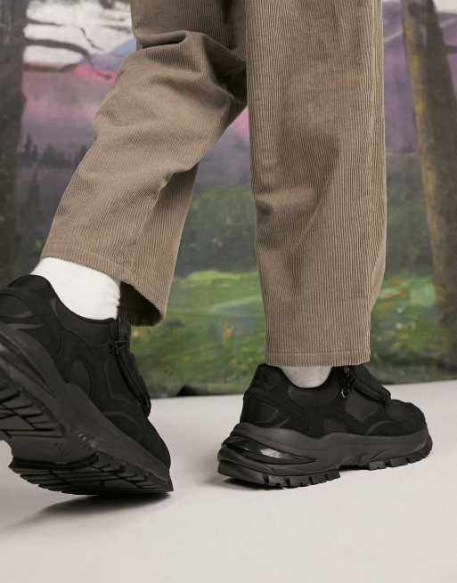 ASOS DESIGN - Sneakers med tekniske detaljer og foret pløs i sort, 2 af 4
