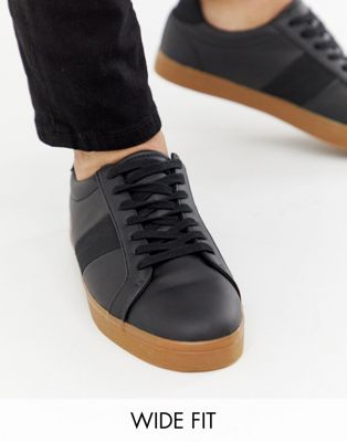ASOS DESIGN - Sneakers met brede pasvorm en rubberen zool in zwart