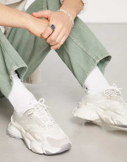 ASOS DESIGN - Sneakers met dikke zool in mix van grijs en wit met transparante inzetstukken