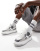 Thumbnail 1 van 5