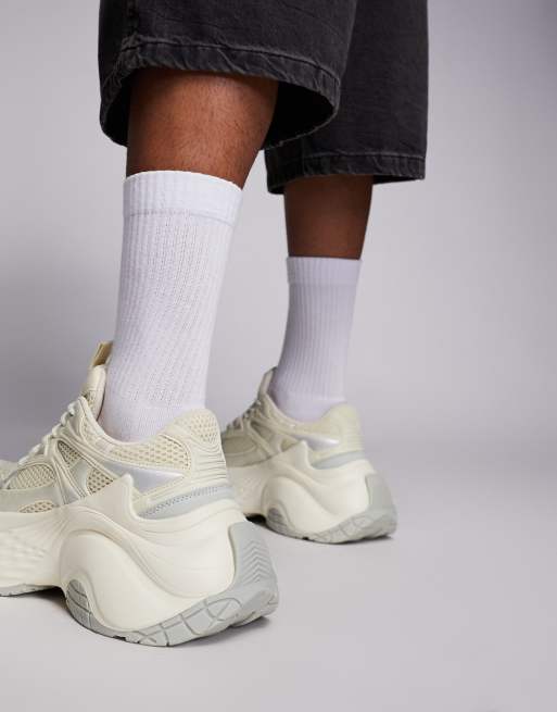 ASOS DESIGN - Sneakers met dikke zool in wit mesh en vlakken van imitatieleer, 5 van 5