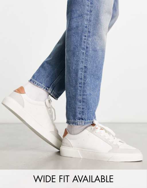 ASOS DESIGN - Sneakers met veters in imitatieleer-mix in wit en stone