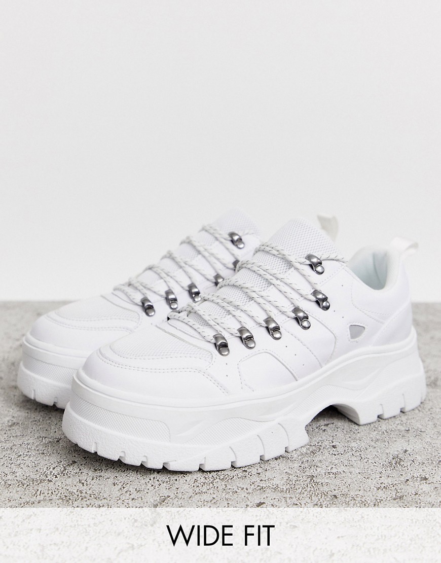 ASOS DESIGN - Sneakers pianta larga bianche con dettagli stile trekking e suola spessa-Bianco
