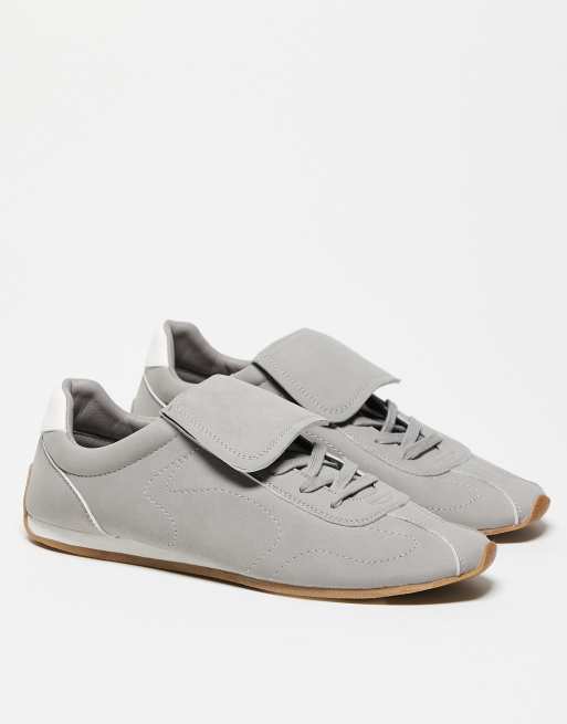ASOS DESIGN - Sneakers rétro grigie con linguetta oversize, 3 di 4