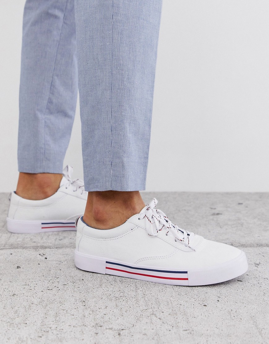 ASOS DESIGN - Sneakers stringate bianche con dettagli blu navy e rossi-Bianco