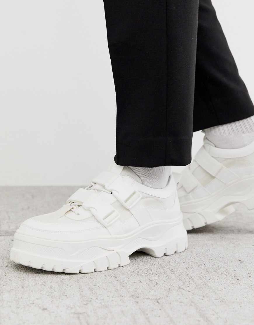 ASOS DESIGN - Sneakers stringate bianche con suola spessa-Bianco