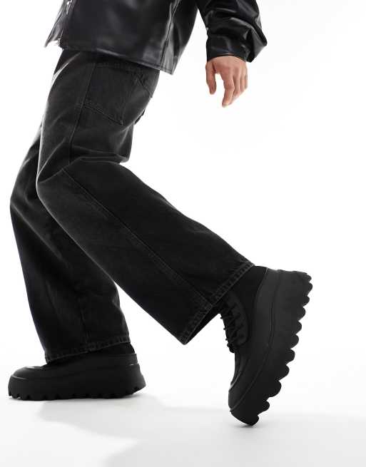ASOS DESIGN - Sock boots met dikke zool, veters en badgedetail in zwart, 3 van 4