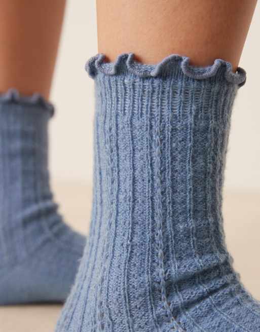 ASOS DESIGN – Socken aus Häkelstrick in Staubblau mit Rüschensaum, 3 von 3