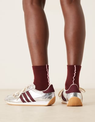 ASOS DESIGN - Socken in Burgunderrot und Rosa mit welliger Ziernaht-Lila