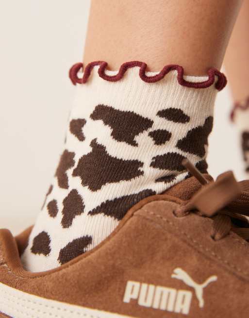 ASOS DESIGN – Socken in Cremeweiß-Bunt mit Kuhfleckenmuster und Rüschen, 2 von 3