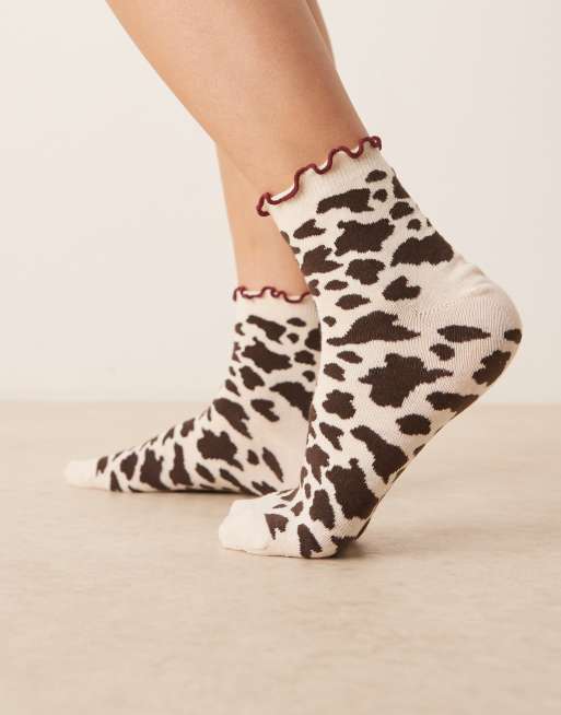 ASOS DESIGN – Socken in Cremeweiß-Bunt mit Kuhfleckenmuster und Rüschen, 3 von 3