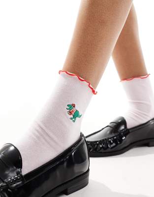 ASOS DESIGN - Socken in Hellrosa mit weihnachtlicher Dinosaurier-Stickerei und Rüschenrand