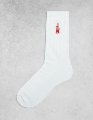 ASOS DESIGN – Socken in Weiß mit Colaflaschen-Stickerei