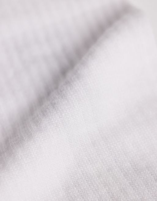 ASOS DESIGN – Socken in Weiß mit Schimpfwörter-Sport-Grafik, 3 von 3