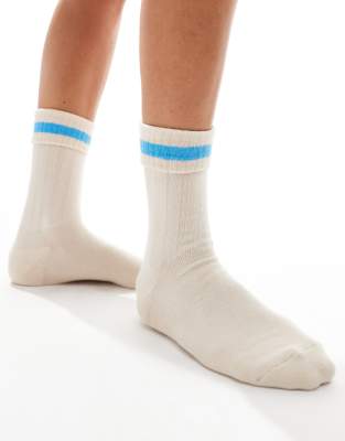 ASOS DESIGN socks with blue stripe-Neutral