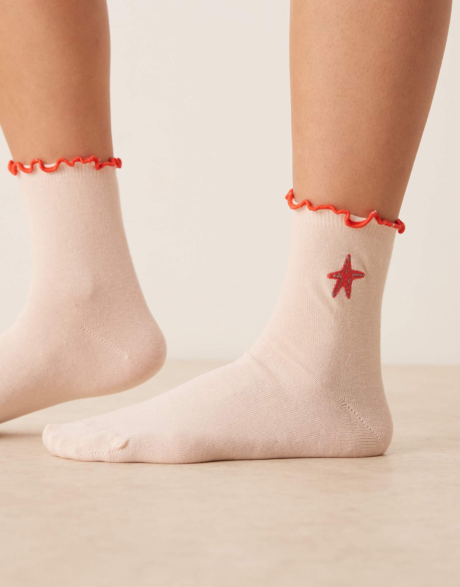 ДИЗАЙНЕРСКИЕ носки ASOS с вышитой морской звездой розового цвета 