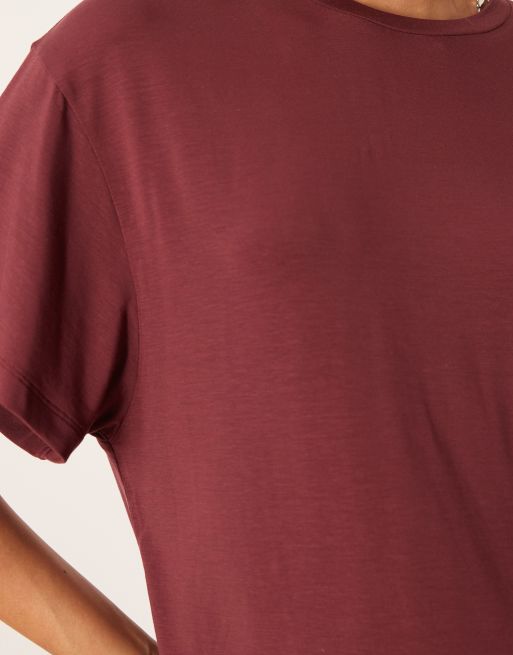 ASOS DESIGN - Soepelvallend T-shirt van breatheMax™-lyocell in bordeauxrood, 2 van 4