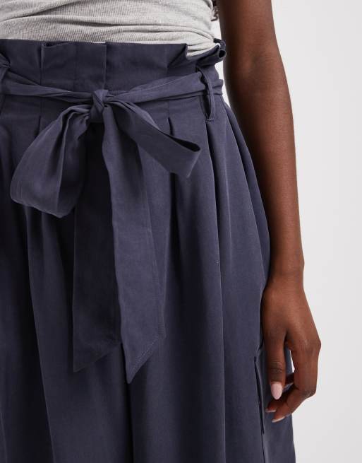 ASOS DESIGN soft cargo balloon trousers with belt in navy, 4 of 5