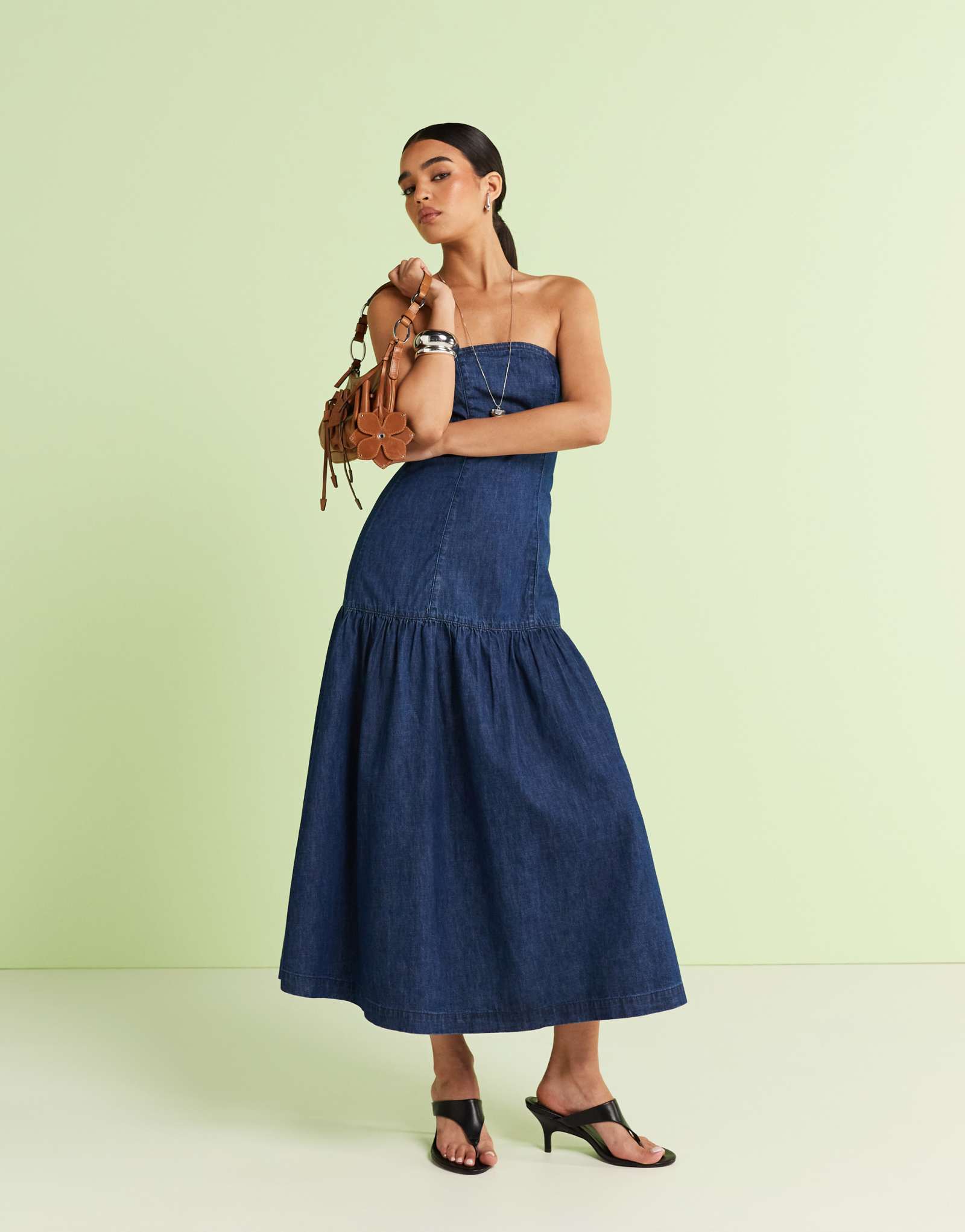 Дизайнерское платье-бандо миди из мягкой джинсовой ткани ASOS DESIGN со складками после стирки при полоскании