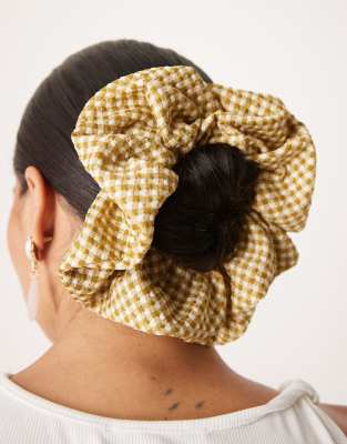 ASOS DESIGN ASOS DESIGN soft textured scrunchie in checked mustard and cream-Green