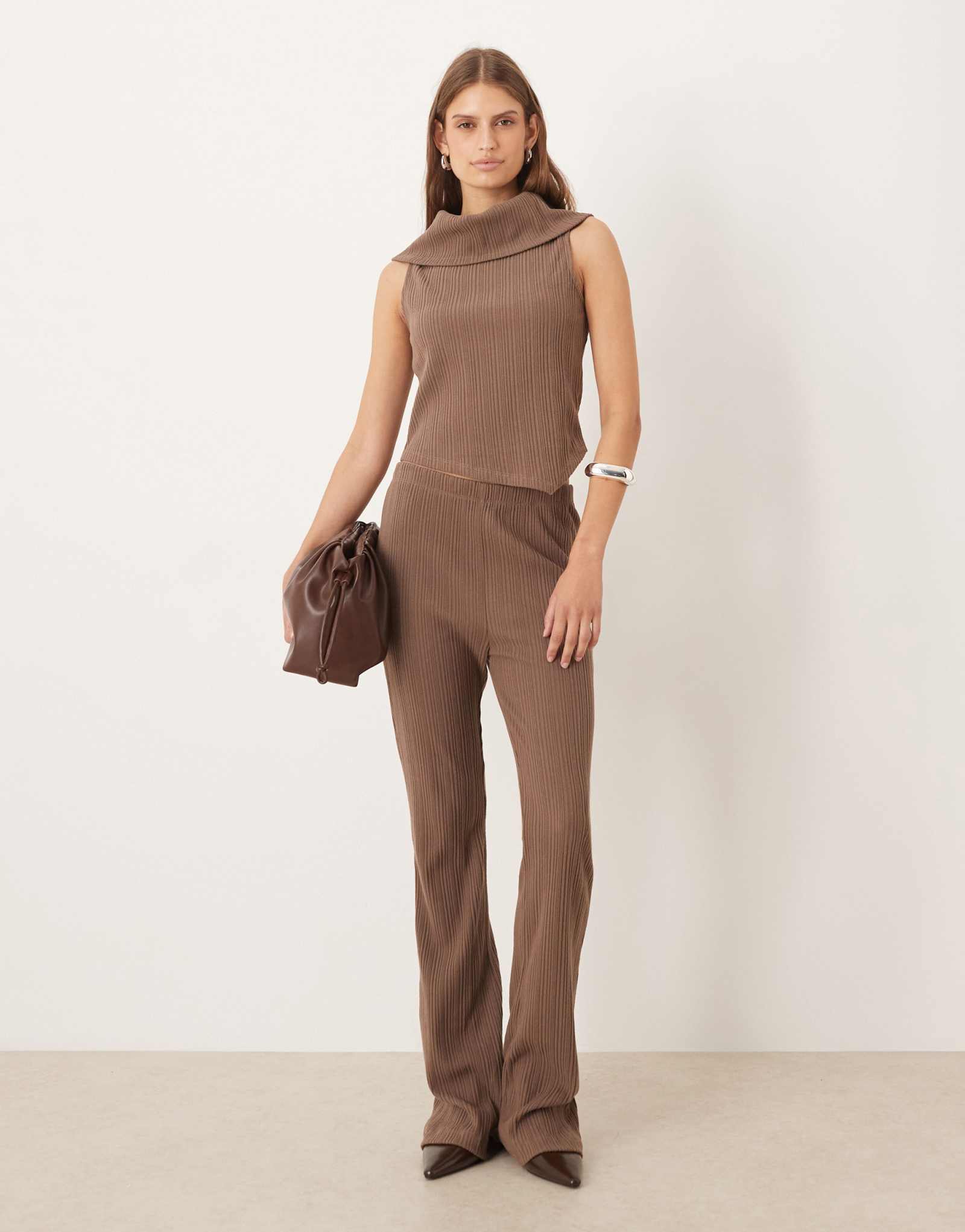 Брюки ASOS DESIGN soft touch из комбинированной ткани в рубчик шоколадного цвета - часть комплекта