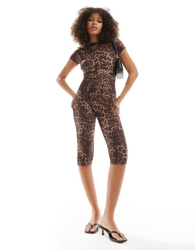 ASOS DESIGN - soft touch unitard with open back and 3/4 trouser in leopard print