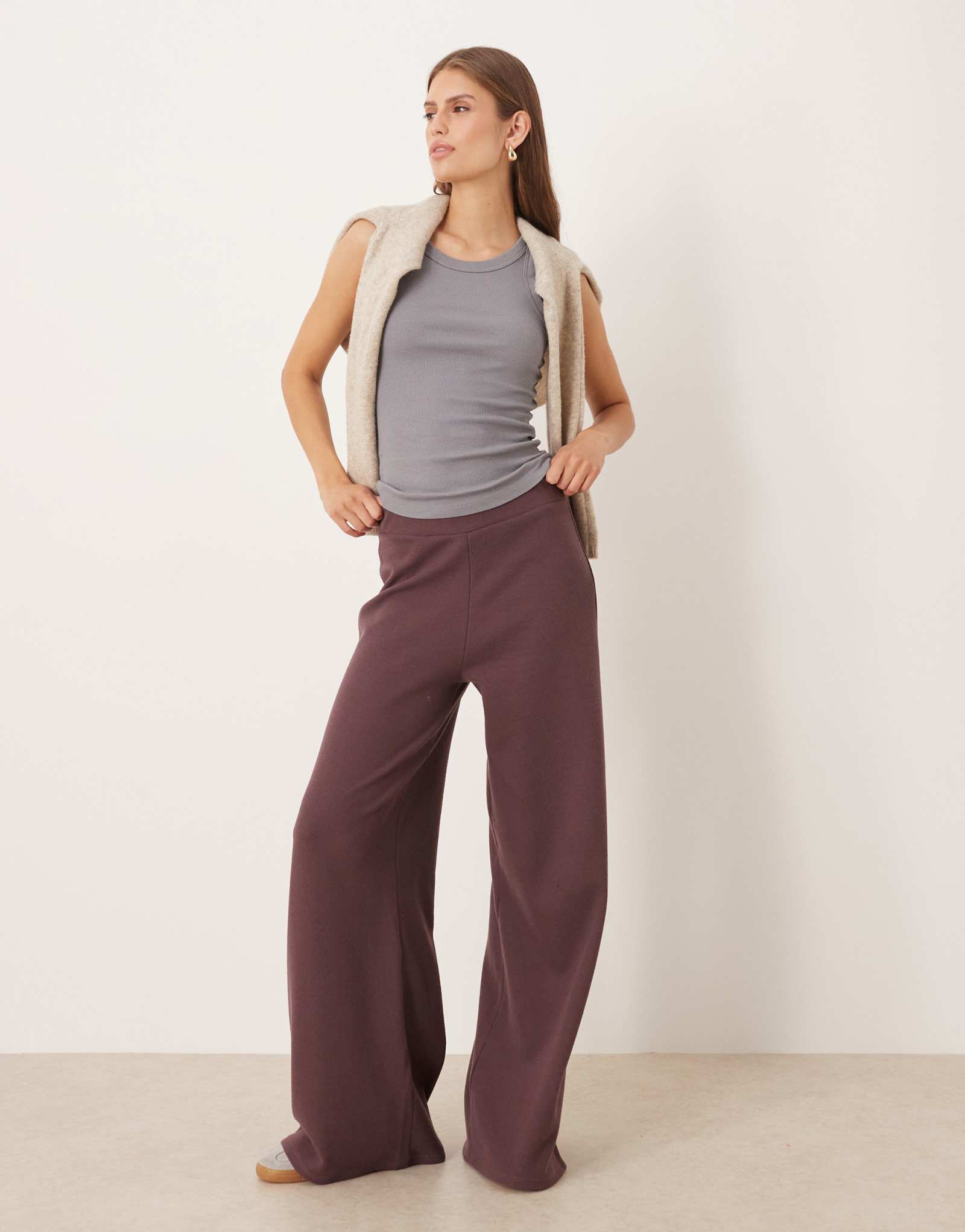 Широкие брюки ASOS DESIGN soft touch сливового цвета