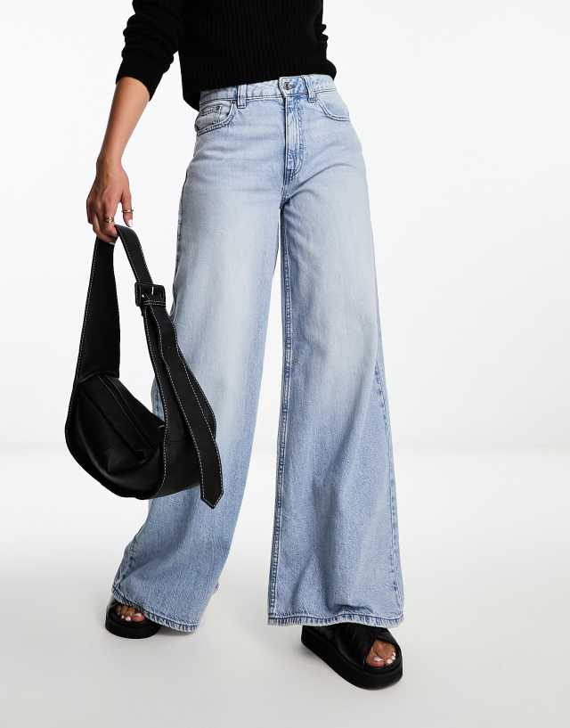 ASOS DESIGN - soft wide leg jean in mid blue