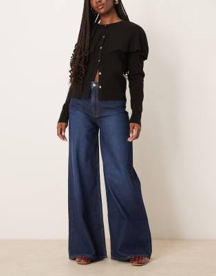 soft wide leg jeans in rinse-Navy