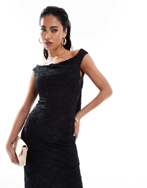 ASOS DESIGN – Softline-Midikleid in Schwarz mit Ausbrennermuster und Wasserfallausschnitt auf der Rückseite, 2 von 4