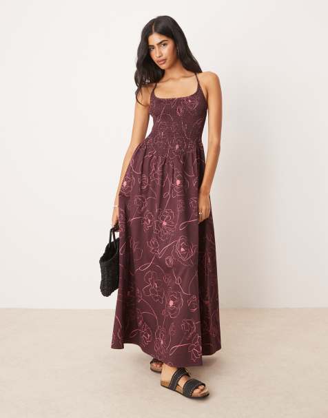ASOS DESIGN – Sommerkleid in Maxilänge in Burgunderrot mit Blumenprint und Knitterstruktur, hinten überkreuzten Trägern und U-Ausschnitt - view 1