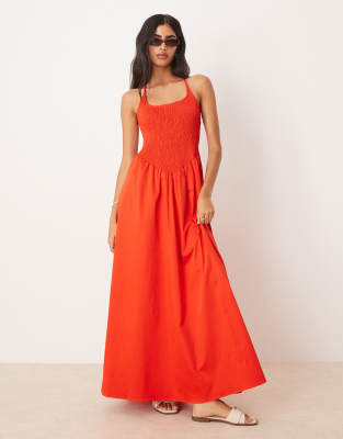 ASOS DESIGN - Sommerkleid in Maxilänge in leuchtendem Rot mit Knitterstruktur, hinten überkreuzten Trägern und U-Ausschn...