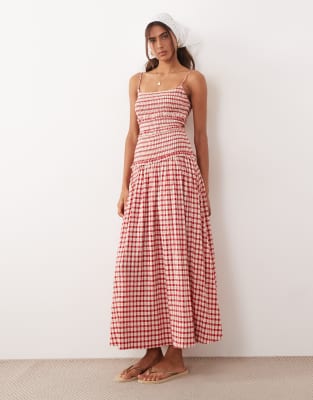 ASOS DESIGN - Sommerkleid in Maxilänge in Rot mit Knitterstruktur, Vichy-Karos und gesmokter, tiefer Taille-Bunt
