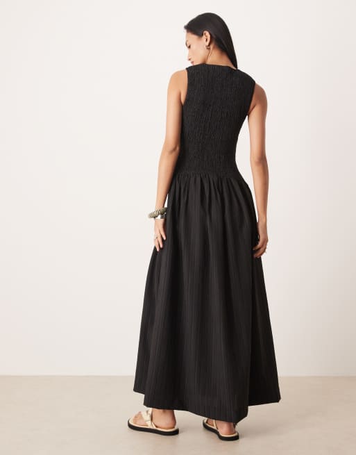 ASOS DESIGN – Sommerkleid in Maxilänge in Schwarz mit Knitterstruktur, U-Ausschnitt und gesmokter Taille, 2 von 4