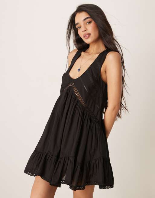 ASOS DESIGN – Sommerkleid in Minilänge in Schwarz mit Zipfelsaum und U-Ausschnitt , 2 von 4