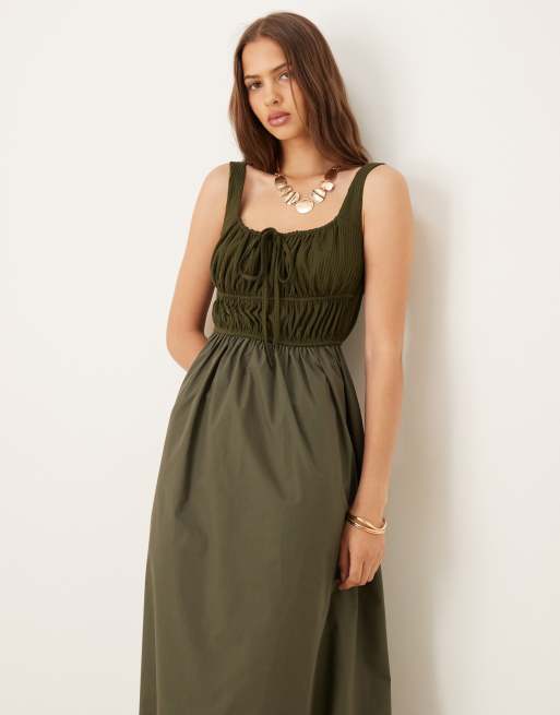 ASOS DESIGN – Sommerliches Midikleid aus Baumwollmix in Khaki mit gesmokter Brustpartie, 4 von 4