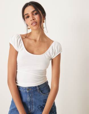 ASOS DESIGN - Sommeroberteil in Weiß mit Puffärmeln