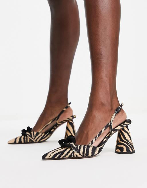 ASOS DESIGN – Sophie – Buty na średnim obcasie we wzór zebry z łańcuszkiem 