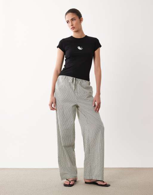 ASOS DESIGN - Sort baby-T-shirt med ying yang-broderi, 3 af 4