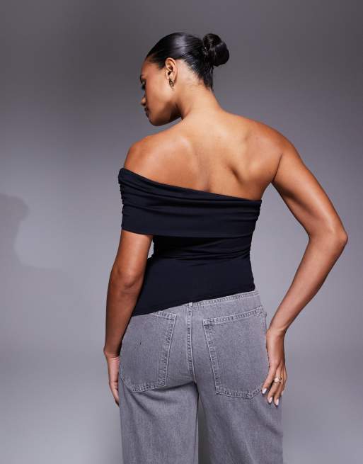 ASOS DESIGN - Sort bardot-top med asymmetrisk snit i polyamid, 3 af 4