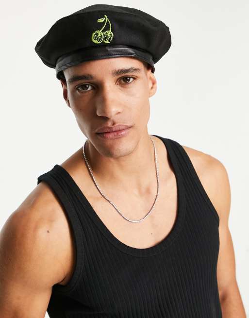 ASOS DESIGN - Sort baret med størrelsesjustering og kirsebær-broderi