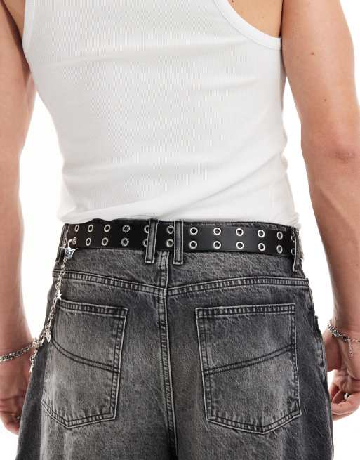 ASOS DESIGN - Sort bælte i imiteret læder med snørehuller og kæde med vedhæng, 2 af 4