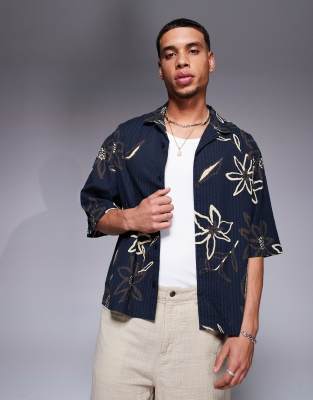 ASOS DESIGN - Sort, boxy, oversized seersucker-skjorte med blomsterprint