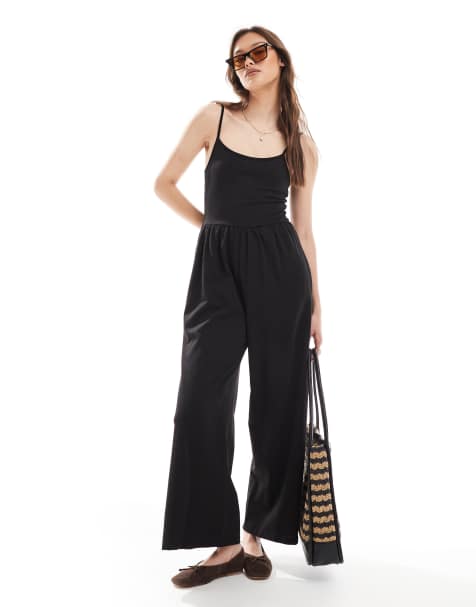 ASOS DESIGN - Sort cami-jumpsuit med vide ben og lommer - view 1