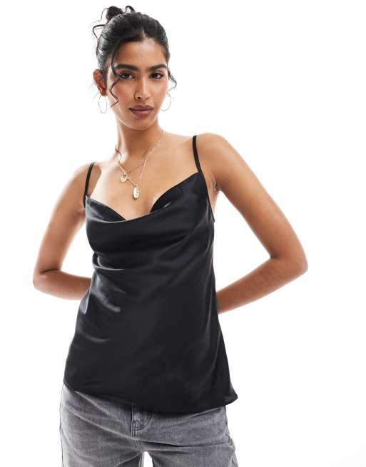 ASOS DESIGN - Sort cami-top med lige hals og vandfaldsudskæring i satin