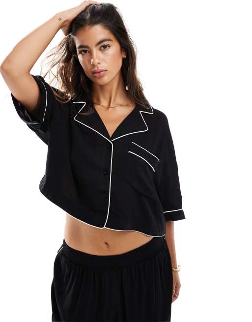 ASOS DESIGN - Sort crop-pyjamasskjorte med kontrastkanter