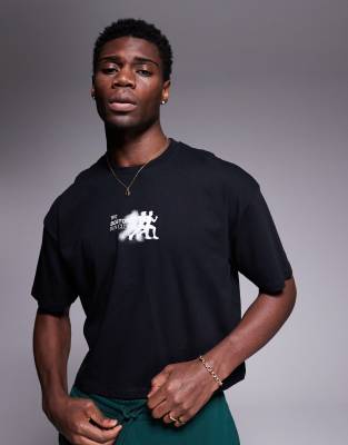 ASOS DESIGN - Sort cropped T-shirt med sportsprint på brystet - view 1