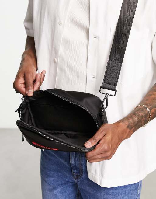 ASOS DESIGN - Sort crossbody-kamerataske med kontrasterende mærke, 4 af 4